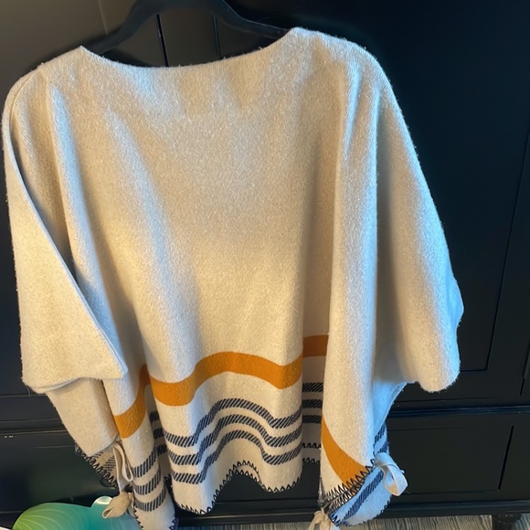 Wool cashmere poncho - Picture 4 of 4